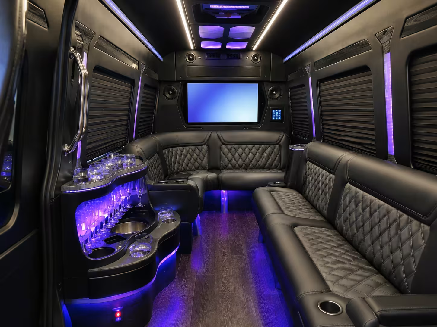 high school and college sporting event shuttle buses near brentwood
